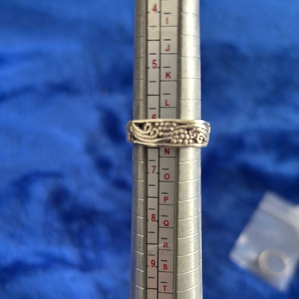 Elegant Silver Women's Ring